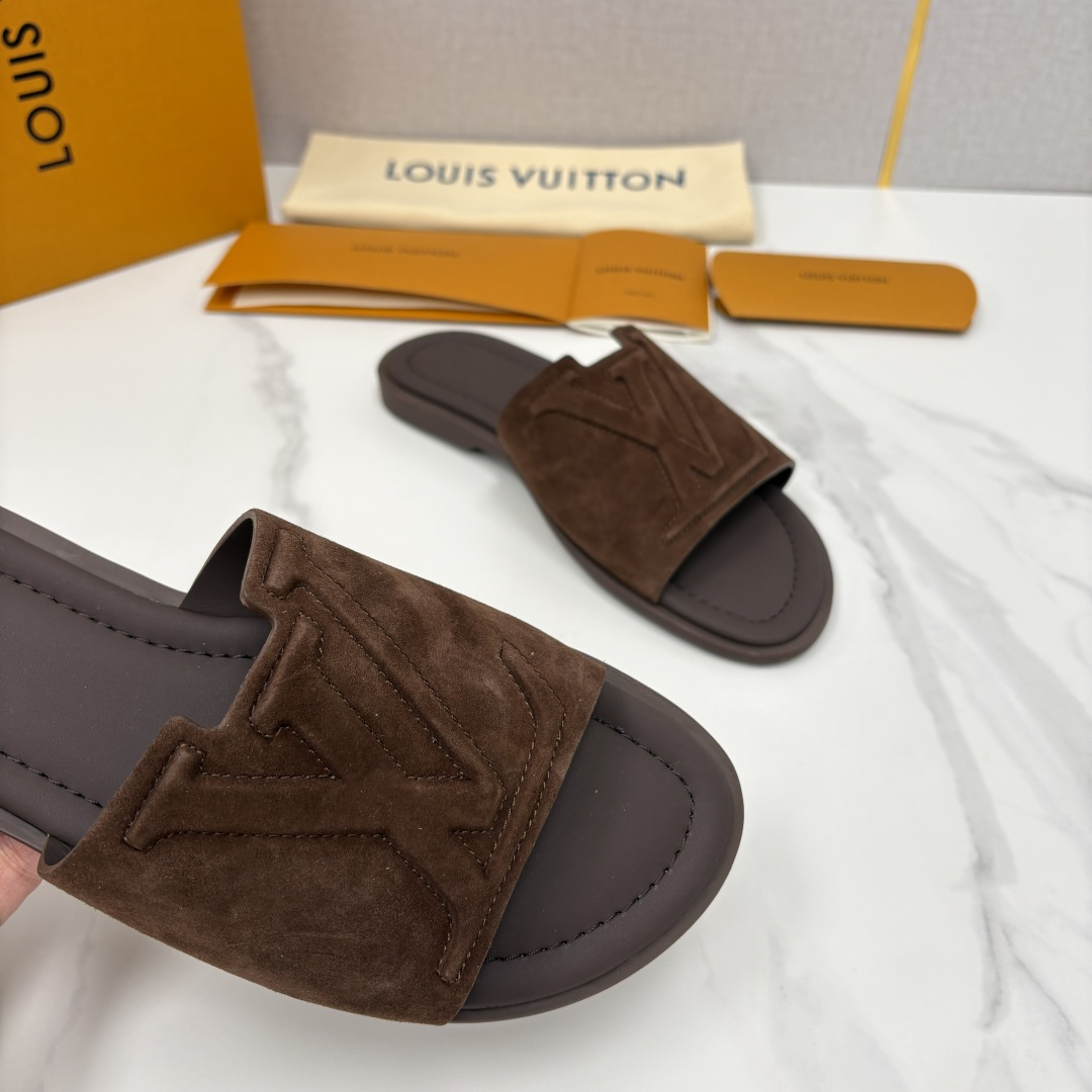 💋💍L家夏季新品 路易-威登 L*V PORTOFINO 凉拖 官方 7,050 将法式奢华与夏日休闲完