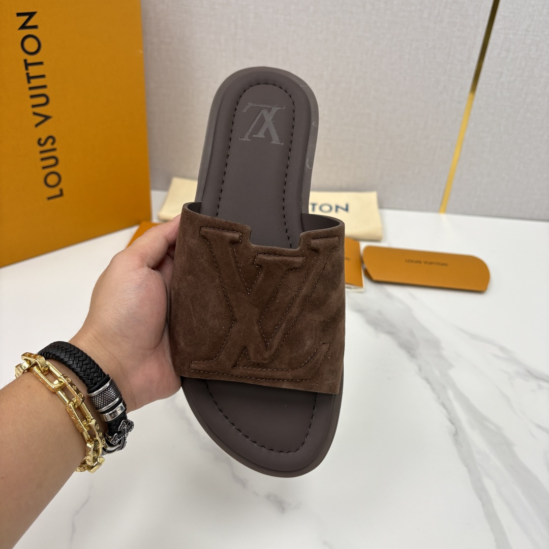 💋💍L家夏季新品 路易-威登 L*V PORTOFINO 凉拖 官方 7,050 将法式奢华与夏日休闲完