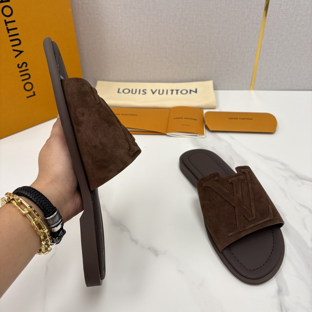 💋💍L家夏季新品 路易-威登 L*V PORTOFINO 凉拖 官方 7,050 将法式奢华与夏日休闲完