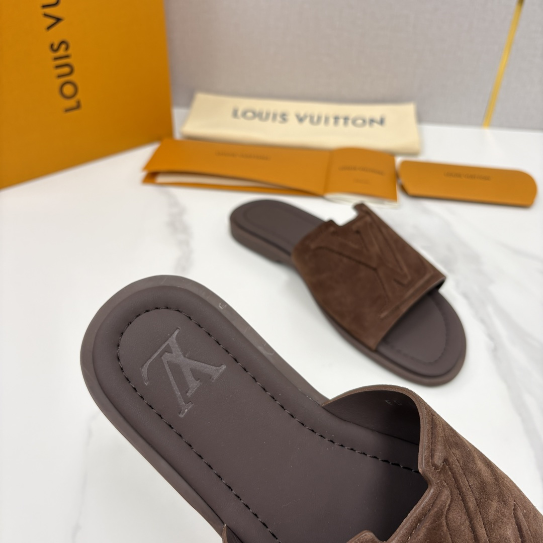 💋💍L家夏季新品 路易-威登 L*V PORTOFINO 凉拖 官方 7,050 将法式奢华与夏日休闲完