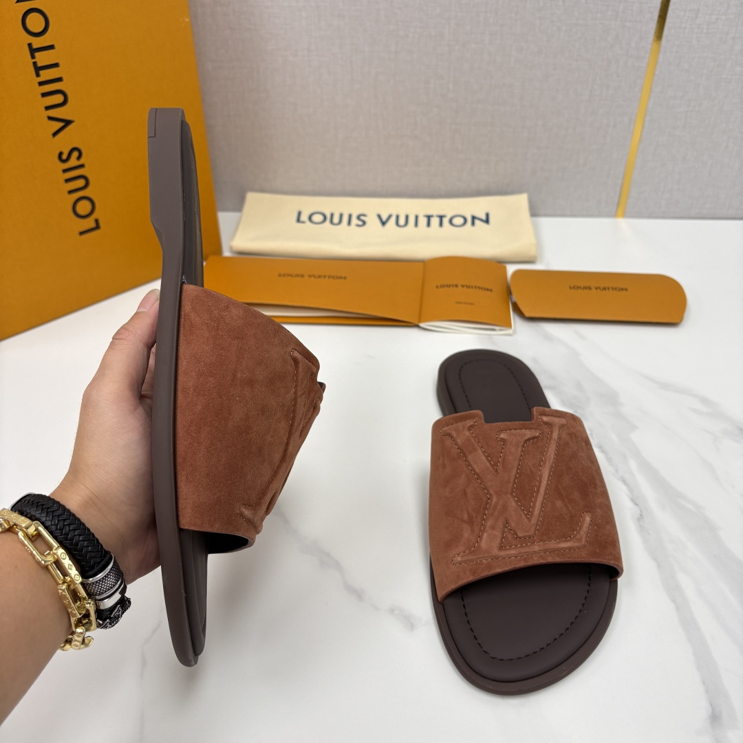 💋💍L家夏季新品 路易-威登 L*V PORTOFINO 凉拖 官方 7,050 将法式奢华与夏日休闲完