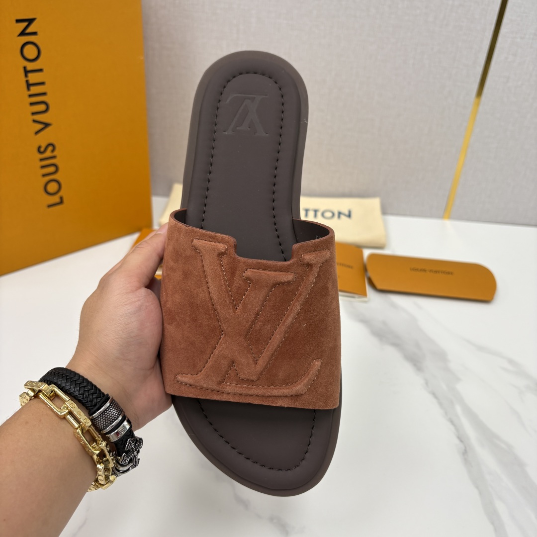 💋💍L家夏季新品 路易-威登 L*V PORTOFINO 凉拖 官方 7,050 将法式奢华与夏日休闲完