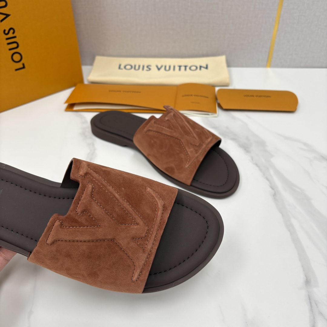 💋💍L家夏季新品 路易-威登 L*V PORTOFINO 凉拖 官方 7,050 将法式奢华与夏日休闲完