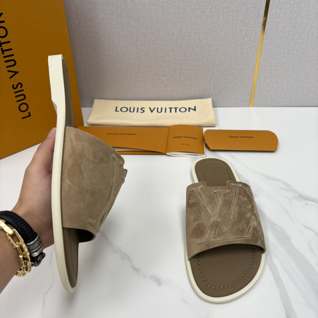 💋💍L家夏季新品 路易-威登 L*V PORTOFINO 凉拖 官方 7,050 将法式奢华与夏日休闲完