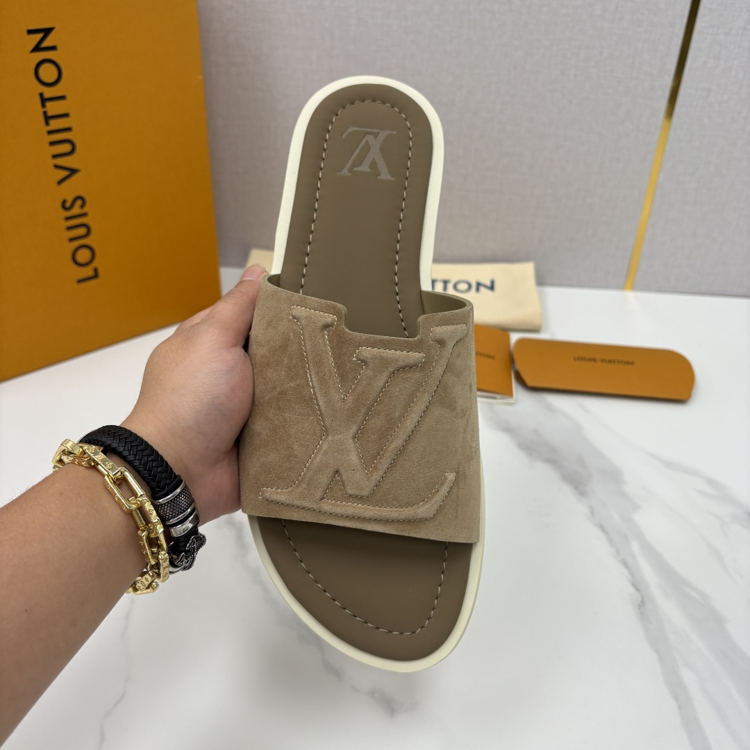 💋💍L家夏季新品 路易-威登 L*V PORTOFINO 凉拖 官方 7,050 将法式奢华与夏日休闲完