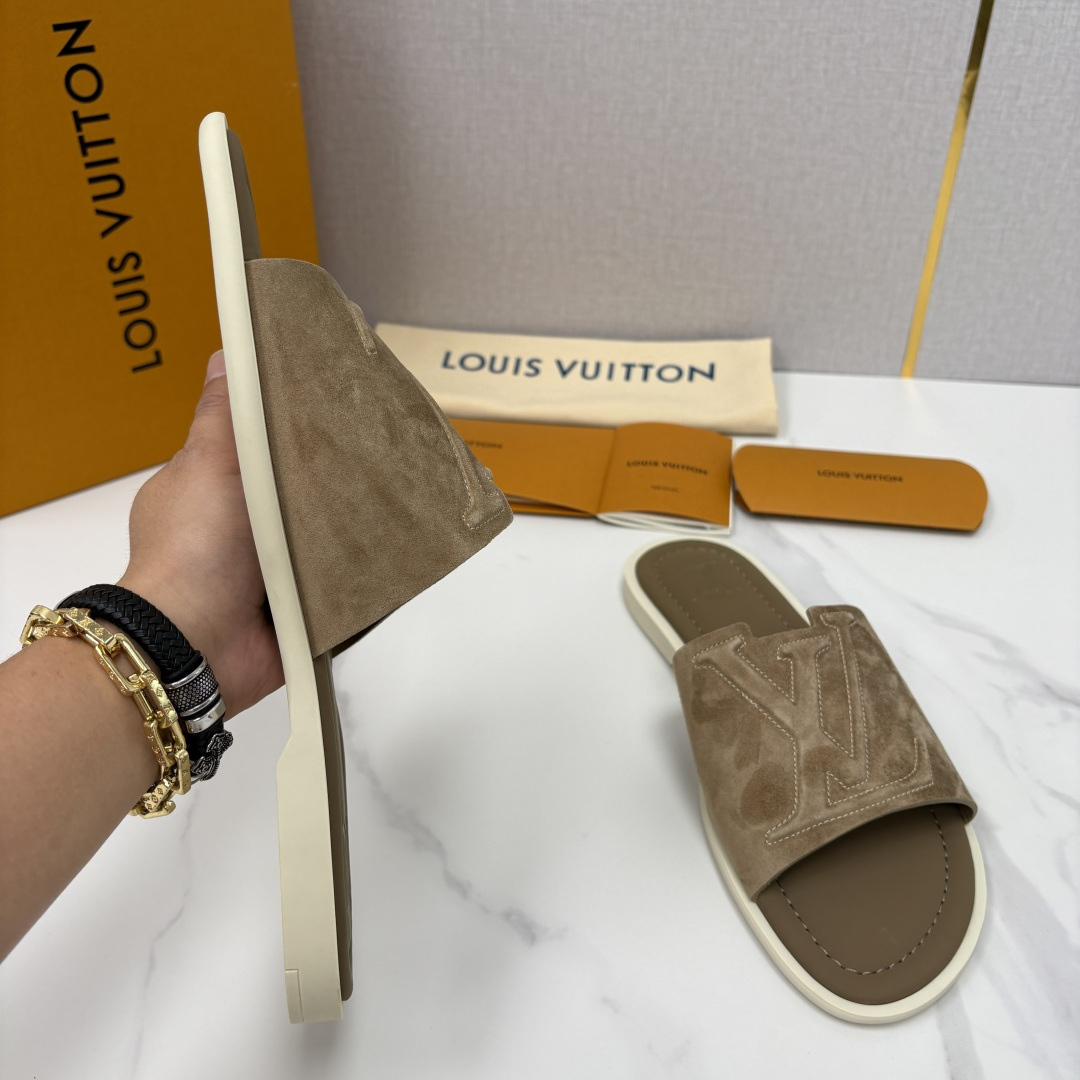 💋💍L家夏季新品 路易-威登 L*V PORTOFINO 凉拖 官方 7,050 将法式奢华与夏日休闲完