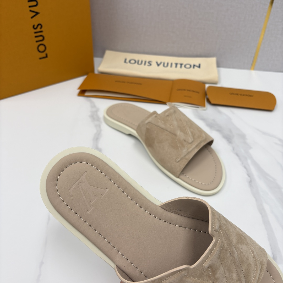 💋💍L家夏季新品 路易-威登 L*V PORTOFINO 凉拖 官方 7,050 将法式奢华与夏日休闲完