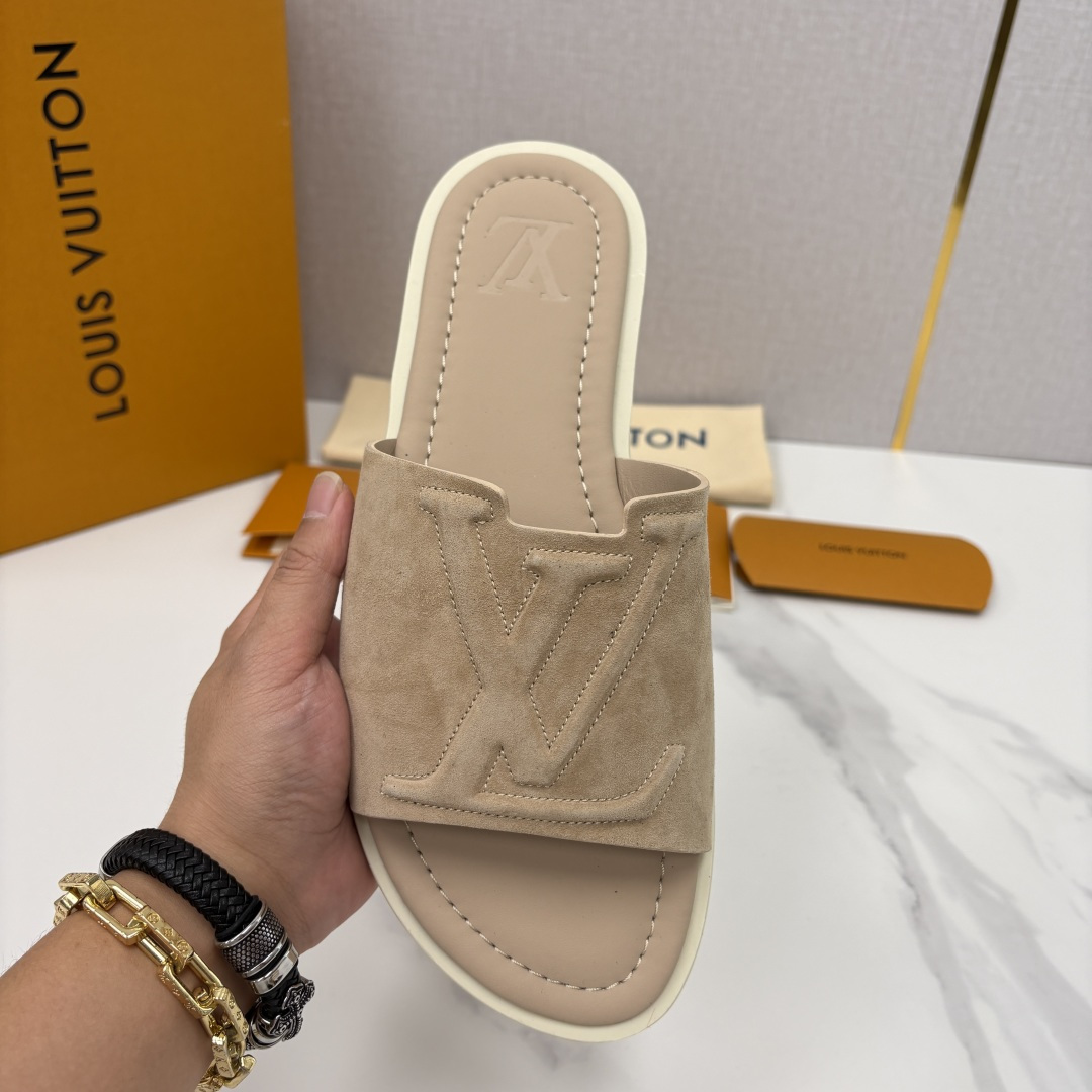 💋💍L家夏季新品 路易-威登 L*V PORTOFINO 凉拖 官方 7,050 将法式奢华与夏日休闲完