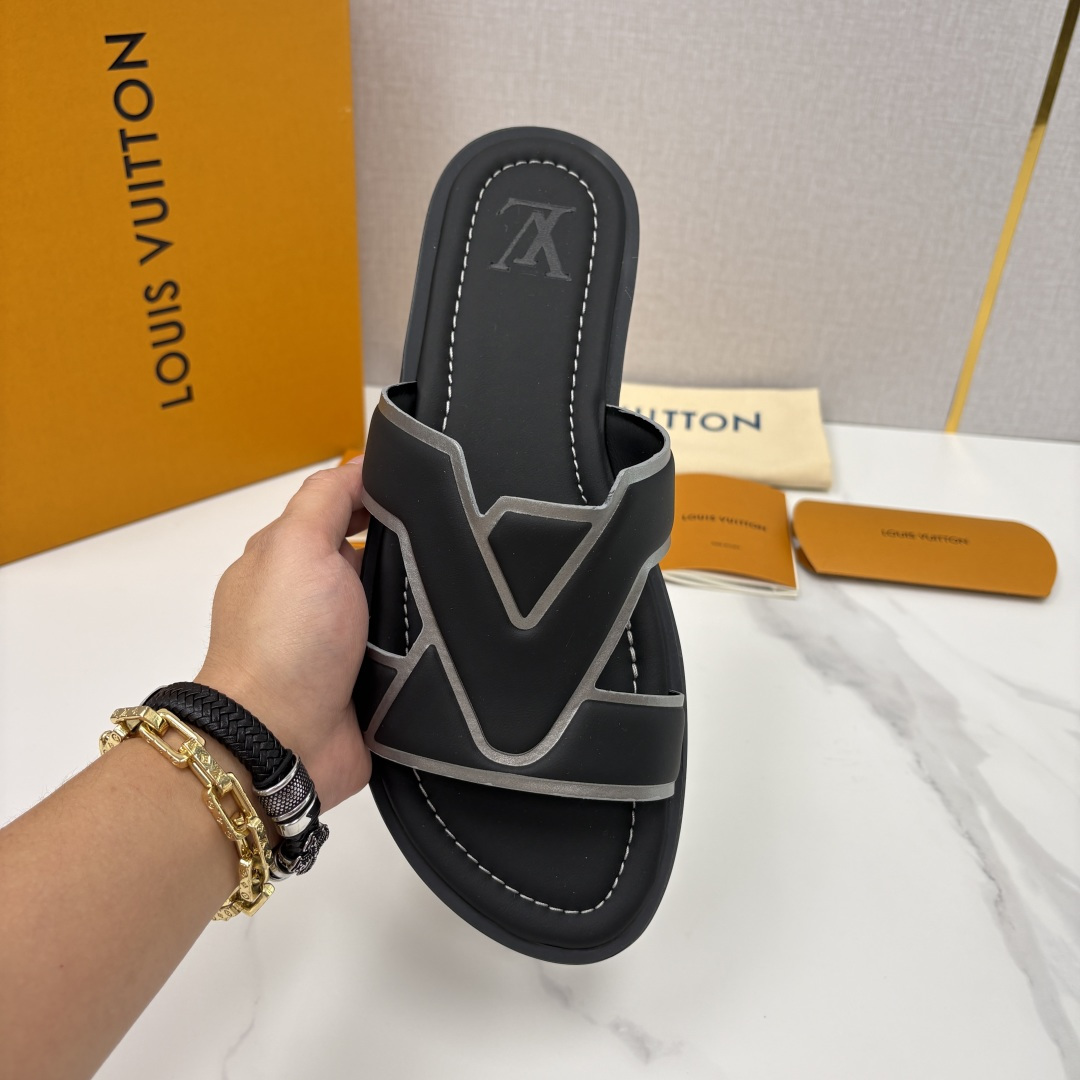 💋💍L家夏季新品 路易-威登 L*V PORTOFINO 凉拖 官方 7,050 将法式奢华与夏日休闲完