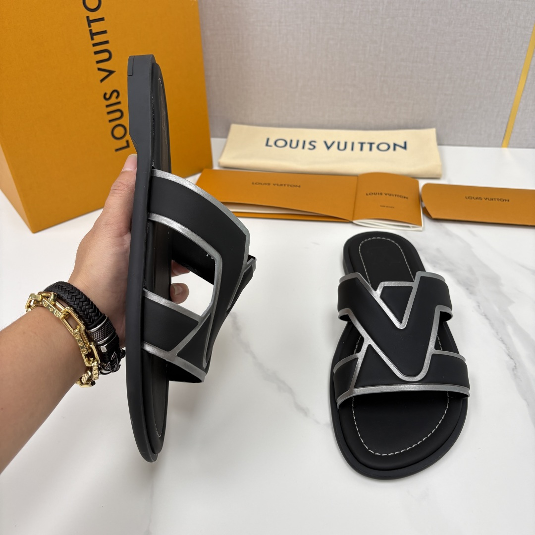 💋💍L家夏季新品 路易-威登 L*V PORTOFINO 凉拖 官方 7,050 将法式奢华与夏日休闲完