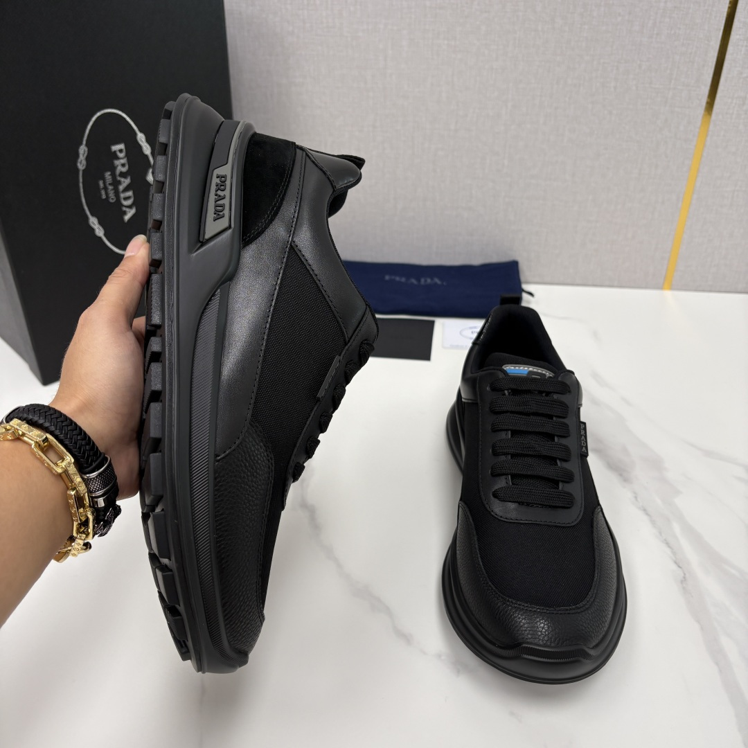 💋💍P 家新品  Prad* 普拉-达   新款男士小牛皮拼网布运动鞋出货！ 莞产猛货。机能风休闲鞋 |