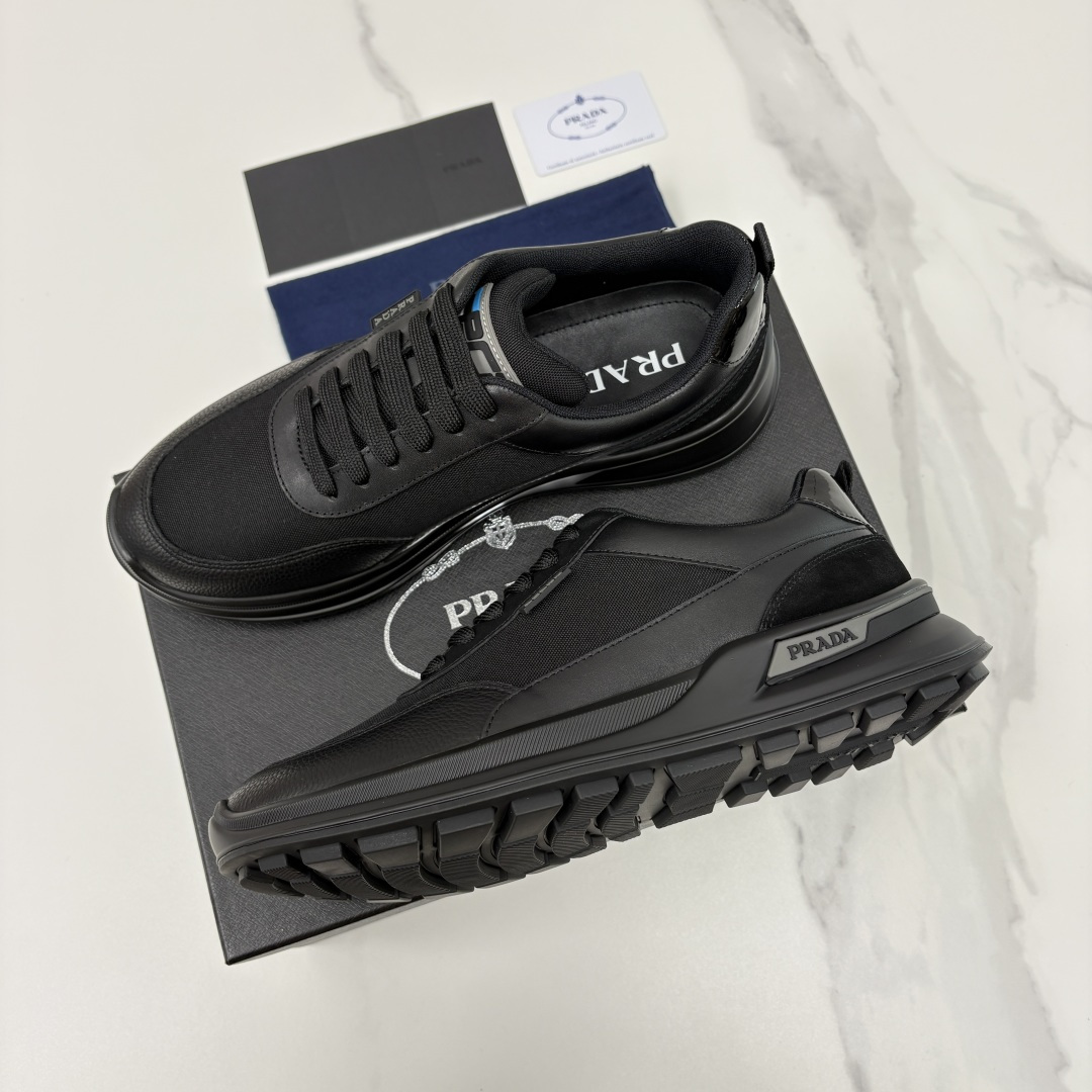 💋💍P 家新品  Prad* 普拉-达   新款男士小牛皮拼网布运动鞋出货！ 莞产猛货。机能风休闲鞋 |