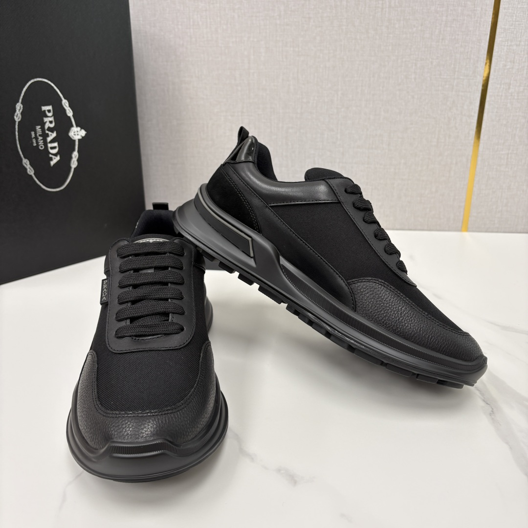 💋💍P 家新品  Prad* 普拉-达   新款男士小牛皮拼网布运动鞋出货！ 莞产猛货。机能风休闲鞋 |