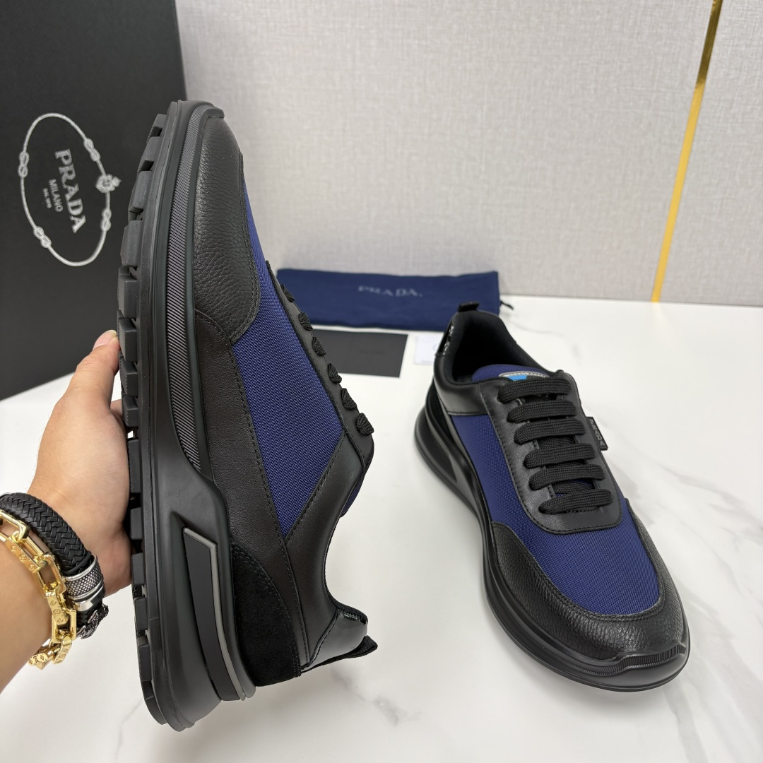 💋💍P 家新品  Prad* 普拉-达   新款男士小牛皮拼网布运动鞋出货！ 莞产猛货。机能风休闲鞋 |