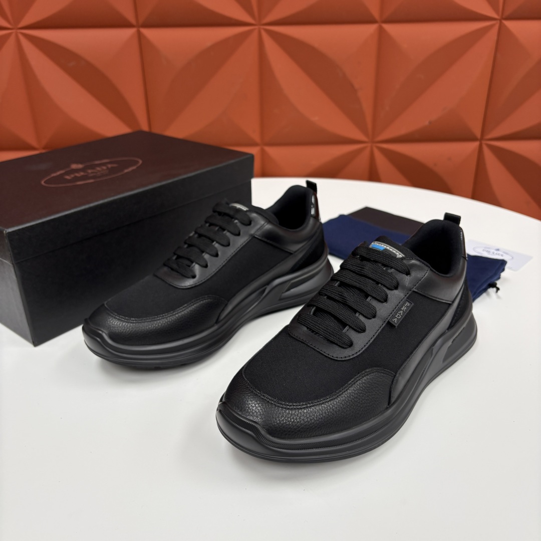 💋💍P 家新品  Prad* 普拉-达   新款男士小牛皮拼网布运动鞋出货！ 莞产猛货。机能风休闲鞋 |
