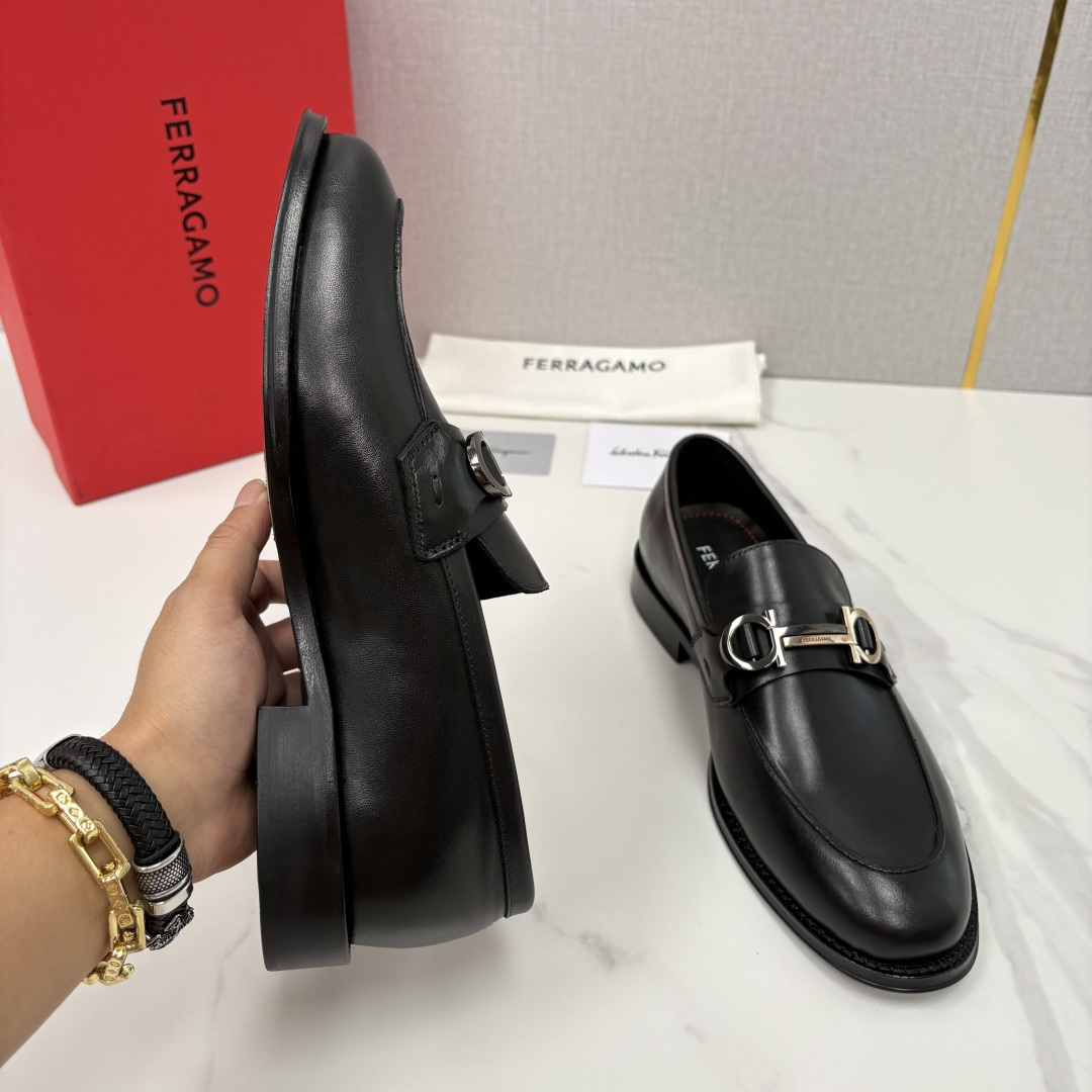 💋💍 SF 菲拉** 专柜同步新款 男士便鞋 可休闲可正装莫卡辛乐福皮鞋  经典造型体现正装时髦魅力，全