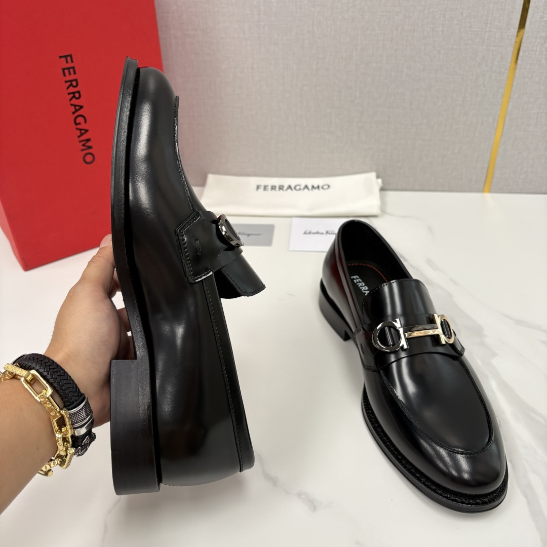 💋💍 SF 菲拉** 专柜同步新款 男士便鞋 可休闲可正装莫卡辛乐福皮鞋  经典造型体现正装时髦魅力，全