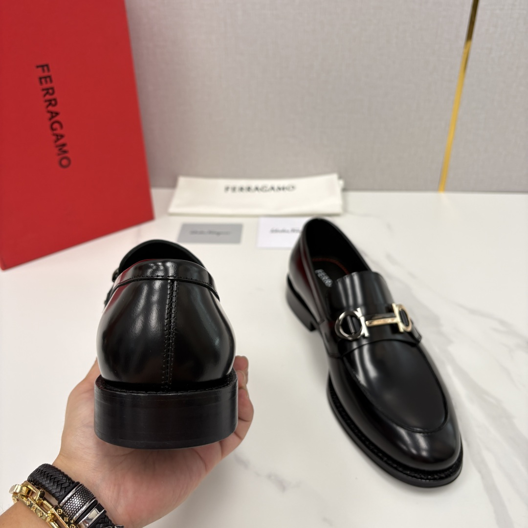 💋💍 SF 菲拉** 专柜同步新款 男士便鞋 可休闲可正装莫卡辛乐福皮鞋  经典造型体现正装时髦魅力，全