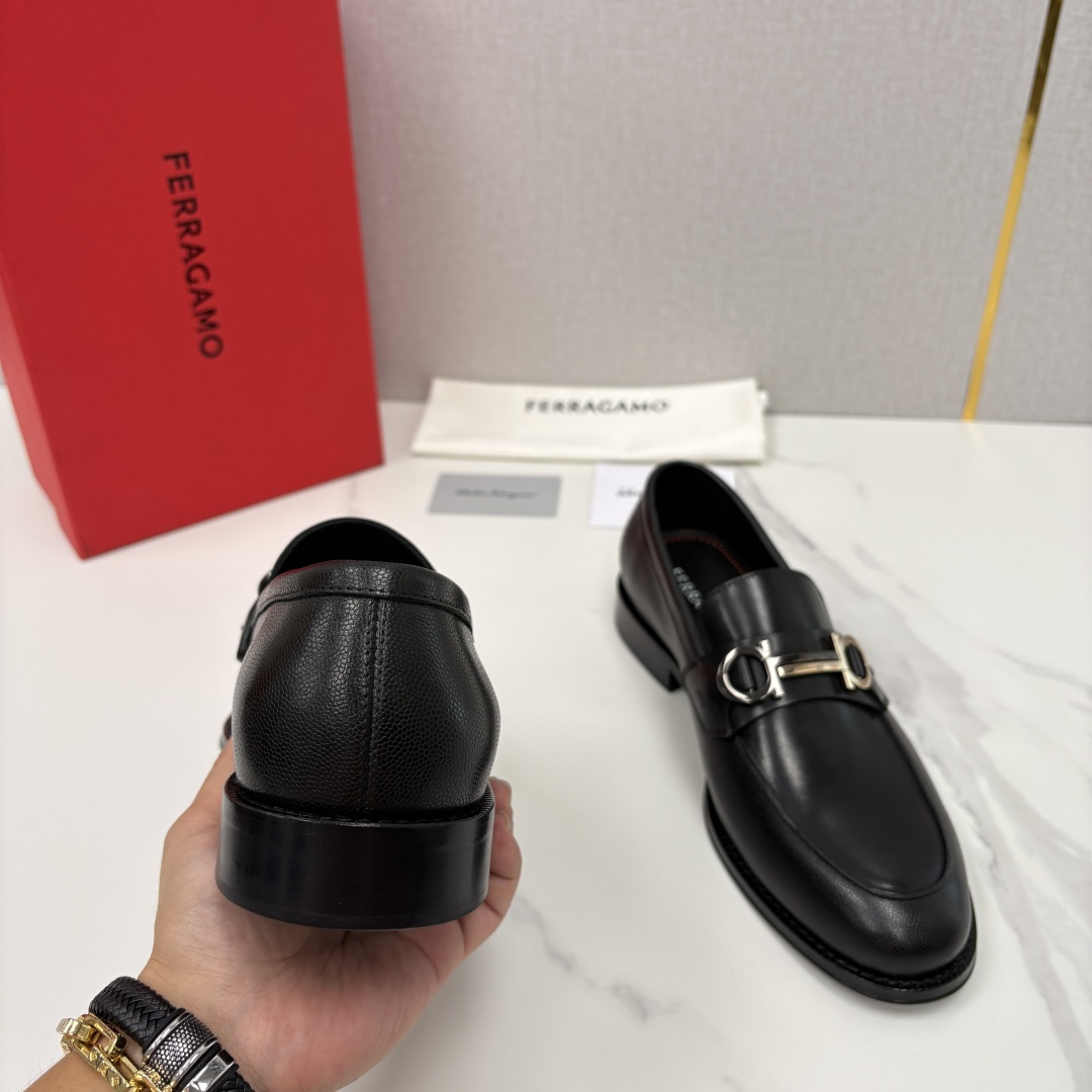 💋💍 SF 菲拉** 专柜同步新款 男士便鞋 可休闲可正装莫卡辛乐福皮鞋  经典造型体现正装时髦魅力，全