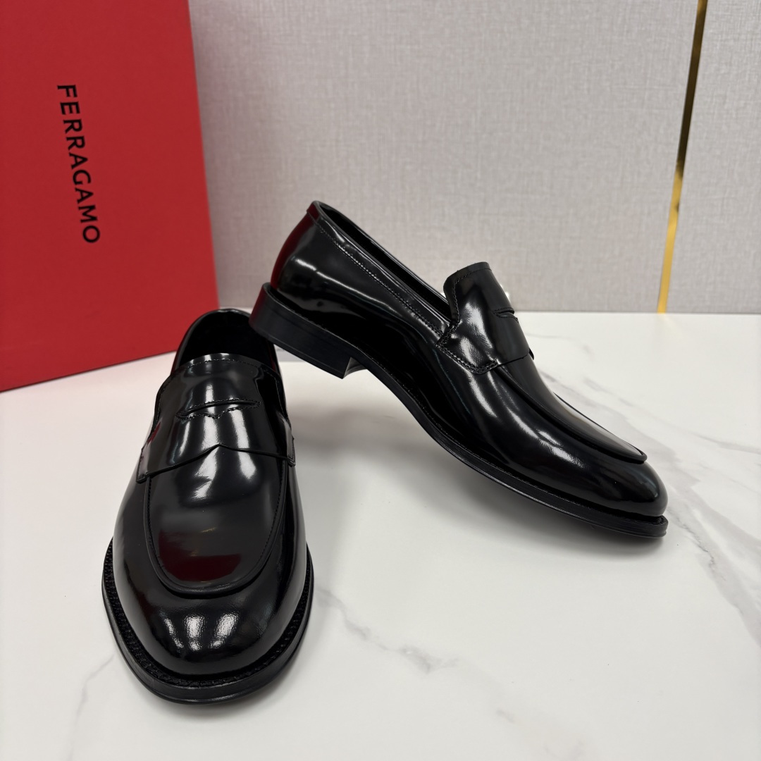 💋💍 SF 菲拉** 专柜同步新款 男士便鞋 可休闲可正装莫卡辛乐福皮鞋  经典造型体现正装时髦魅力，全