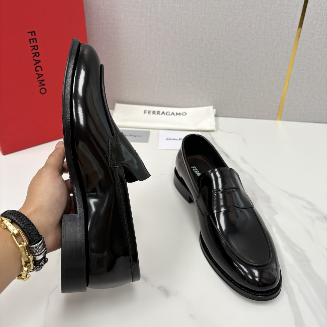 💋💍 SF 菲拉** 专柜同步新款 男士便鞋 可休闲可正装莫卡辛乐福皮鞋  经典造型体现正装时髦魅力，全