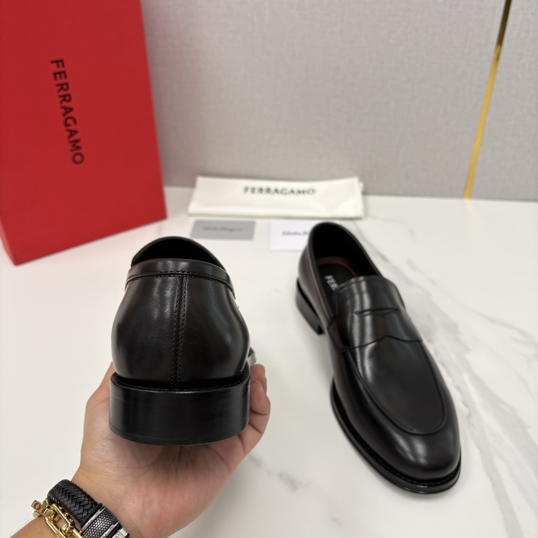 💋💍 SF 菲拉** 专柜同步新款 男士便鞋 可休闲可正装莫卡辛乐福皮鞋  经典造型体现正装时髦魅力，全