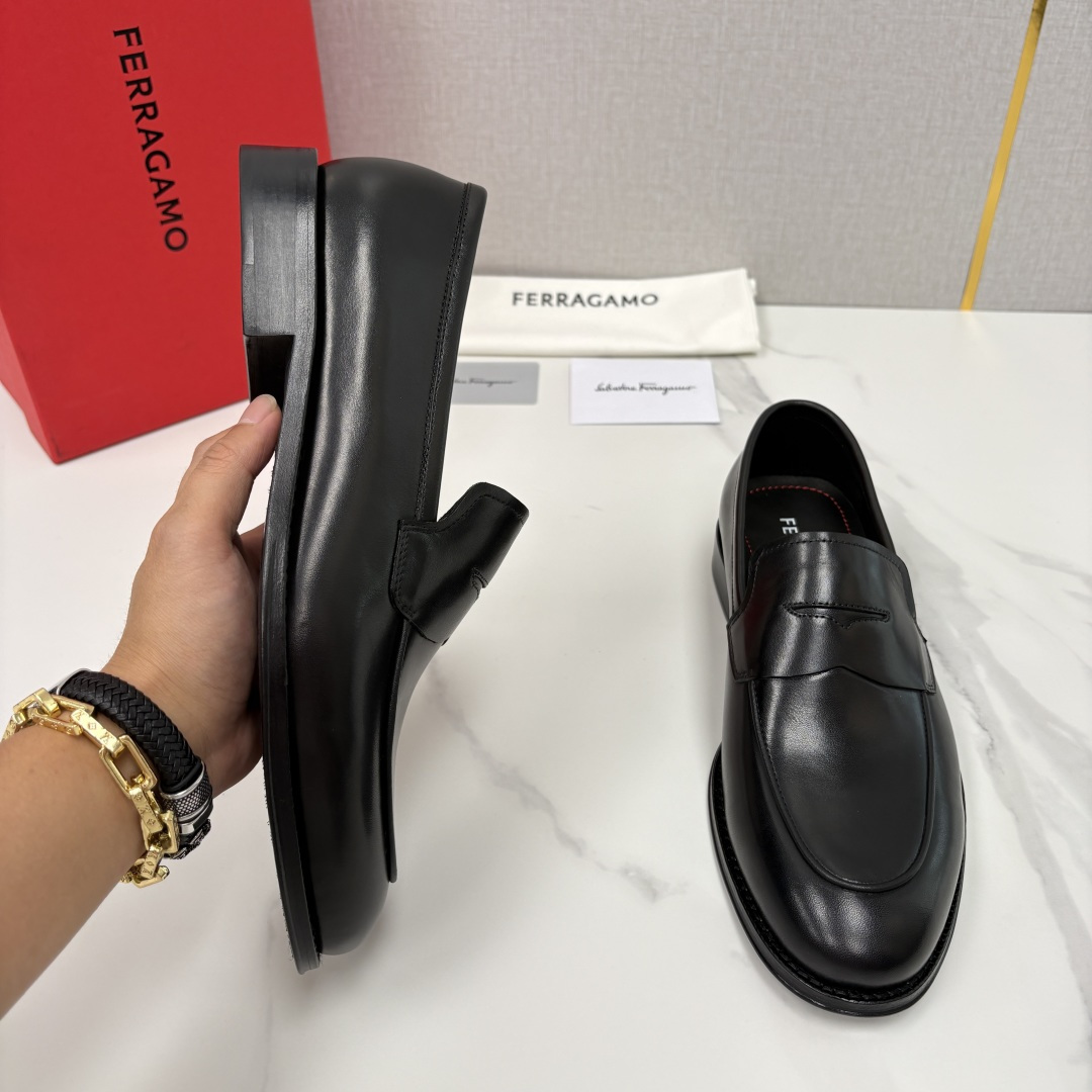 💋💍 SF 菲拉** 专柜同步新款 男士便鞋 可休闲可正装莫卡辛乐福皮鞋  经典造型体现正装时髦魅力，全