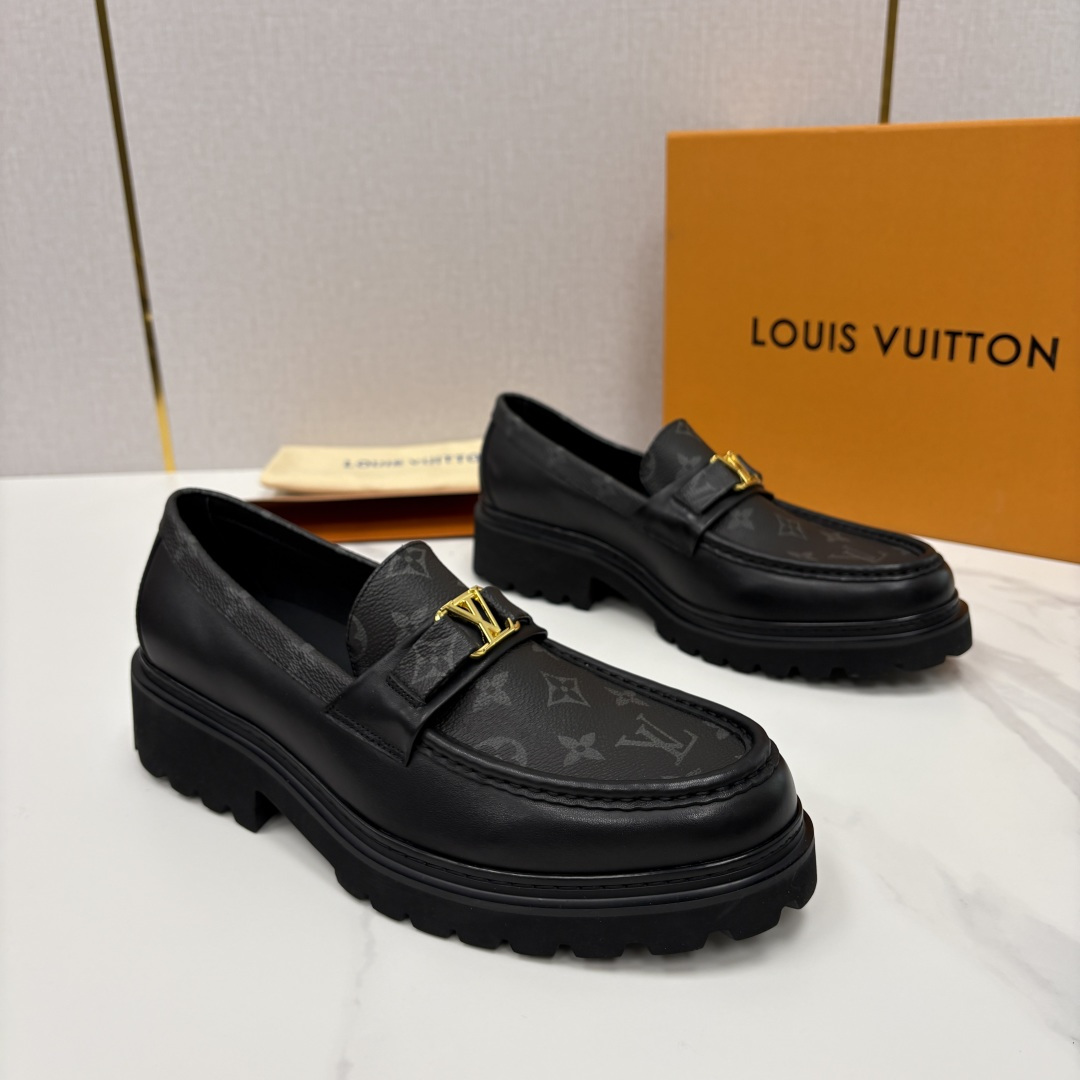 💋💍L家新品  LOUI* 路易*威登   厚底乐福鞋 经典与潮流的双重演绎      以顶级工艺重塑男