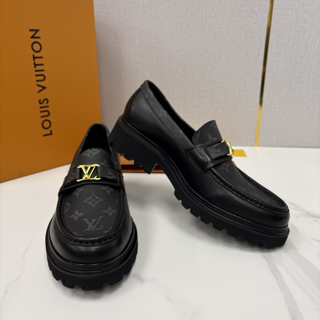 💋💍L家新品  LOUI* 路易*威登   厚底乐福鞋 经典与潮流的双重演绎      以顶级工艺重塑男