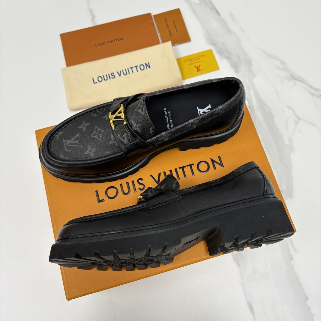 💋💍L家新品  LOUI* 路易*威登   厚底乐福鞋 经典与潮流的双重演绎      以顶级工艺重塑男