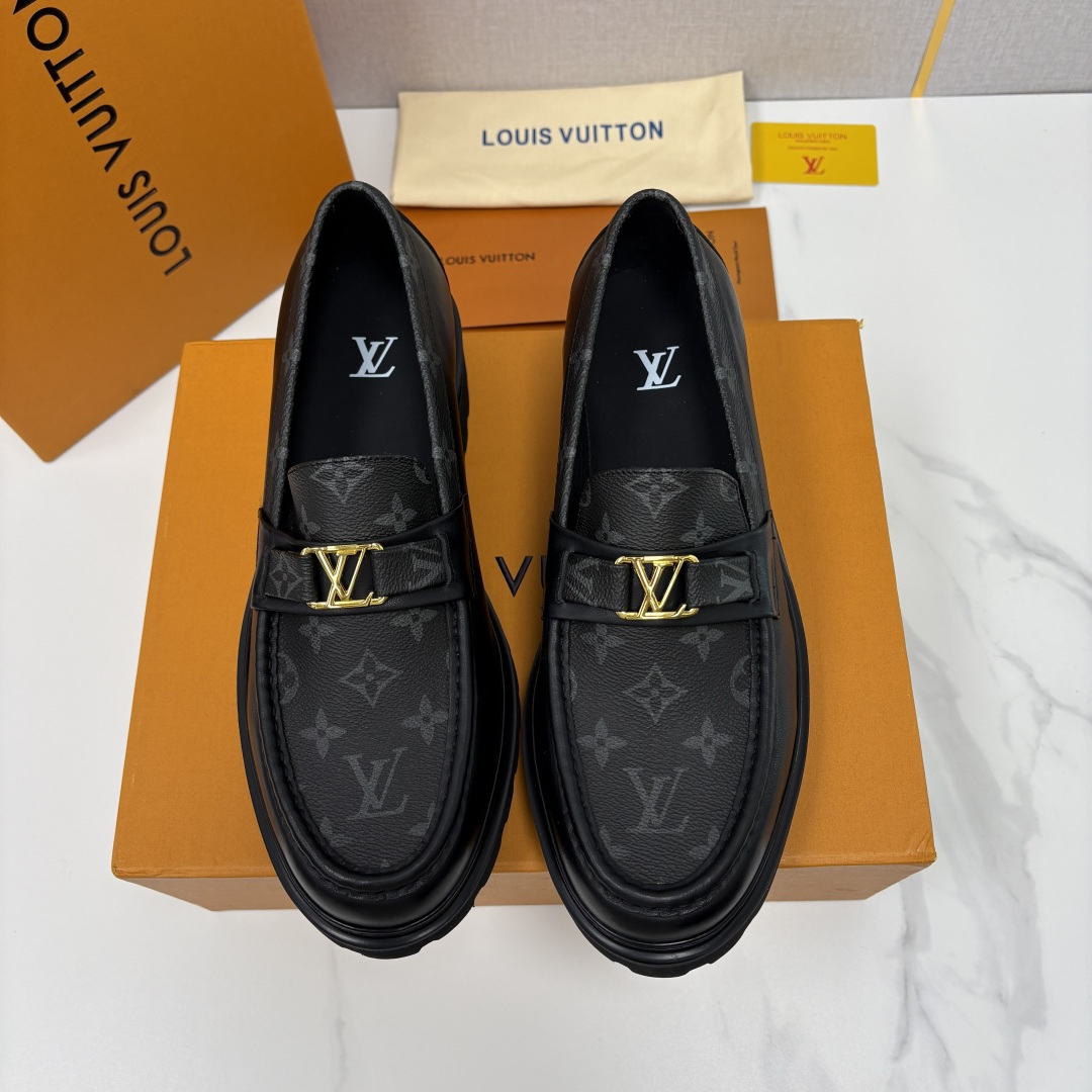 💋💍L家新品  LOUI* 路易*威登   厚底乐福鞋 经典与潮流的双重演绎      以顶级工艺重塑男