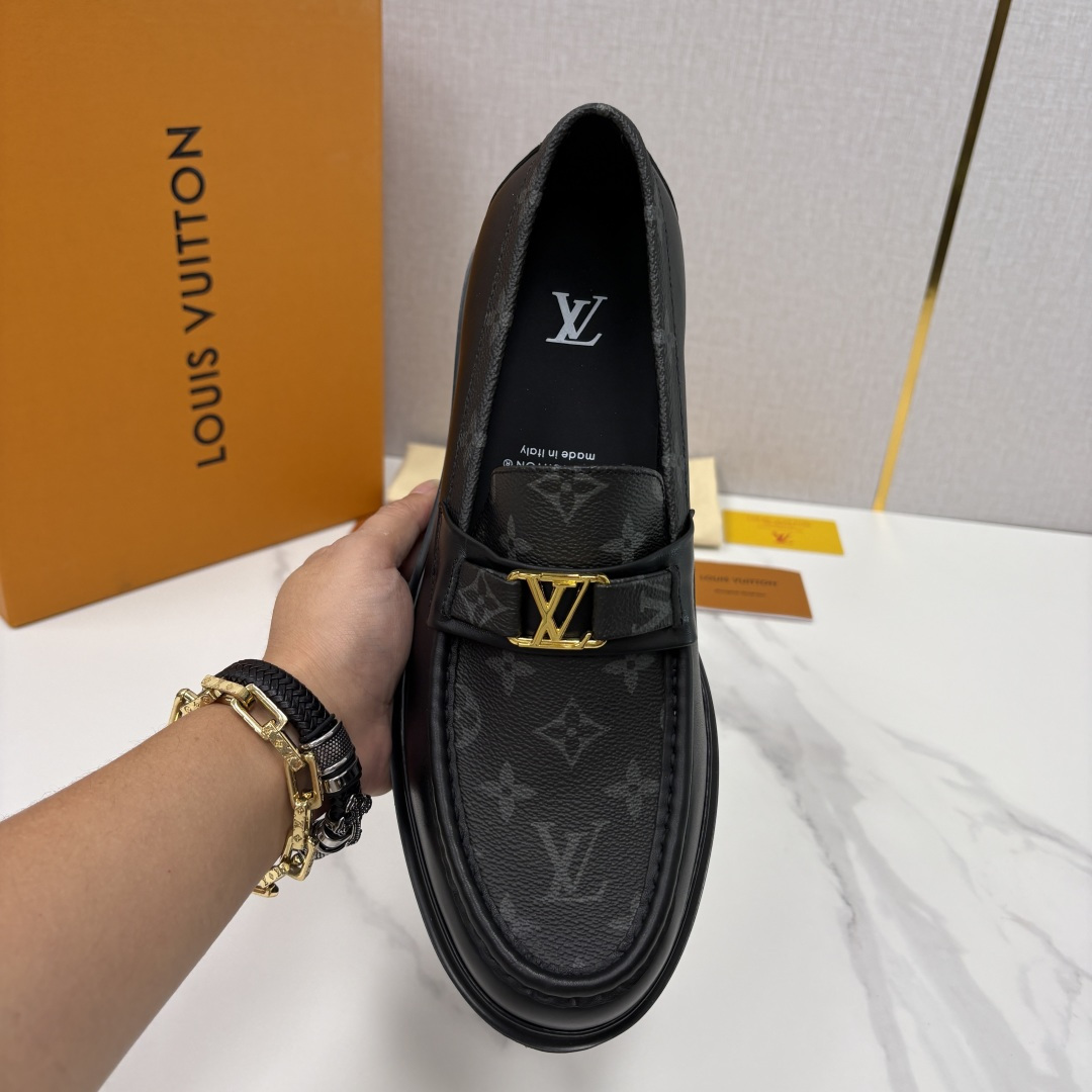 💋💍L家新品  LOUI* 路易*威登   厚底乐福鞋 经典与潮流的双重演绎      以顶级工艺重塑男