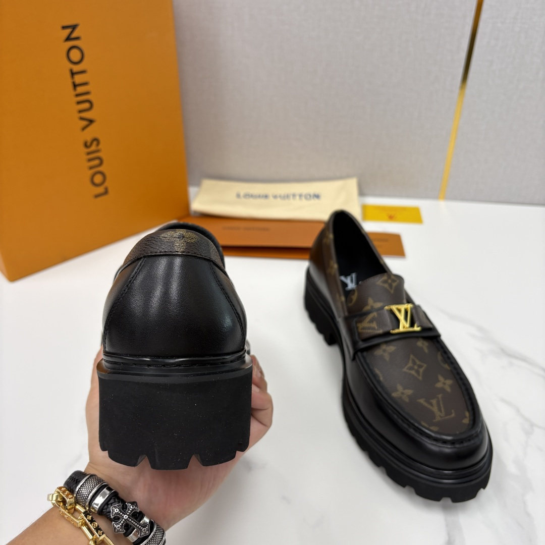 💋💍L家新品  LOUI* 路易*威登   厚底乐福鞋 经典与潮流的双重演绎      以顶级工艺重塑男