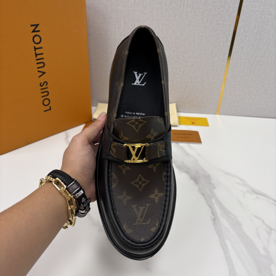 💋💍L家新品  LOUI* 路易*威登   厚底乐福鞋 经典与潮流的双重演绎      以顶级工艺重塑男