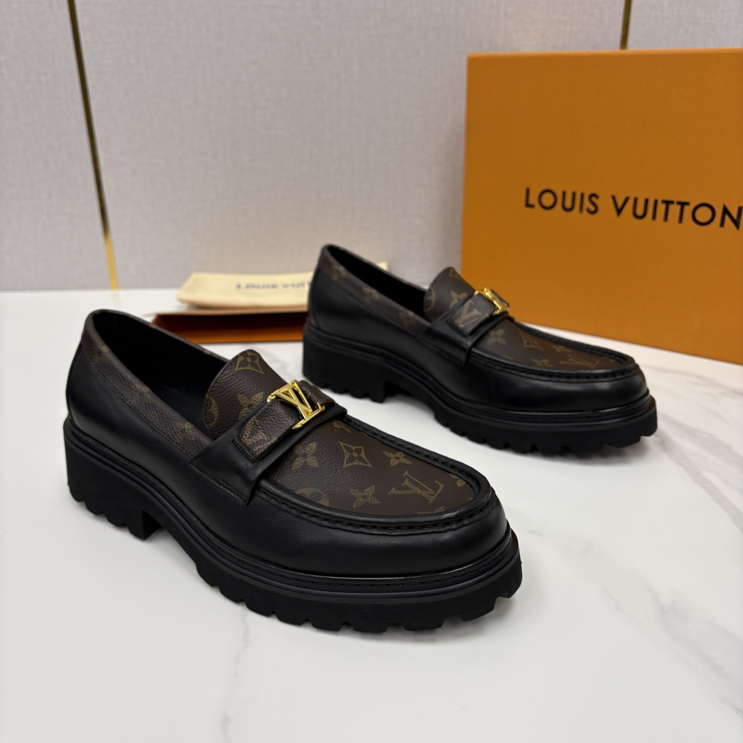 💋💍L家新品  LOUI* 路易*威登   厚底乐福鞋 经典与潮流的双重演绎      以顶级工艺重塑男