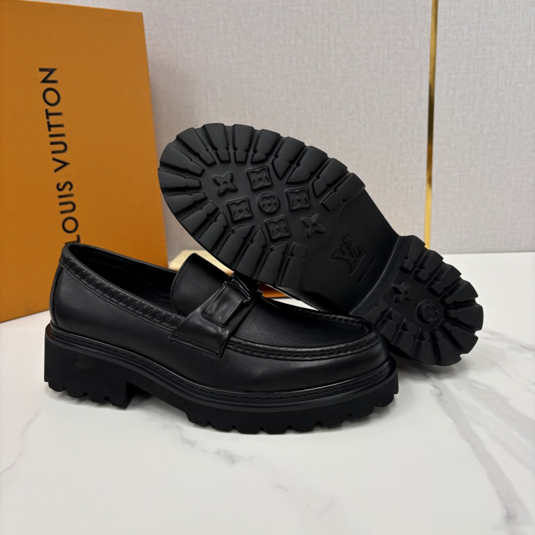 💋💍L家新品  LOUI* 路易*威登   厚底乐福鞋 经典与潮流的双重演绎      以顶级工艺重塑男