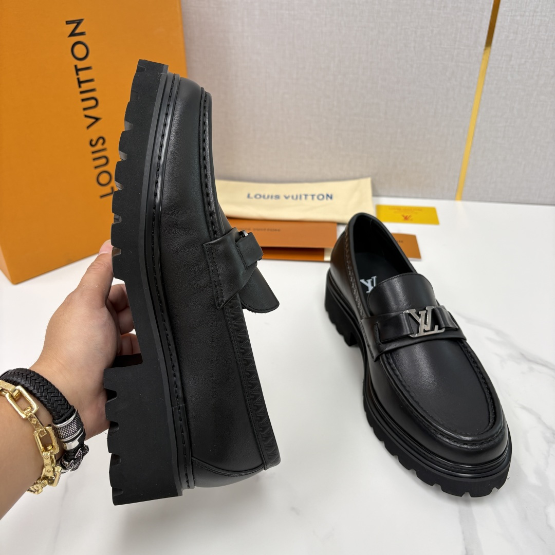 💋💍L家新品  LOUI* 路易*威登   厚底乐福鞋 经典与潮流的双重演绎      以顶级工艺重塑男