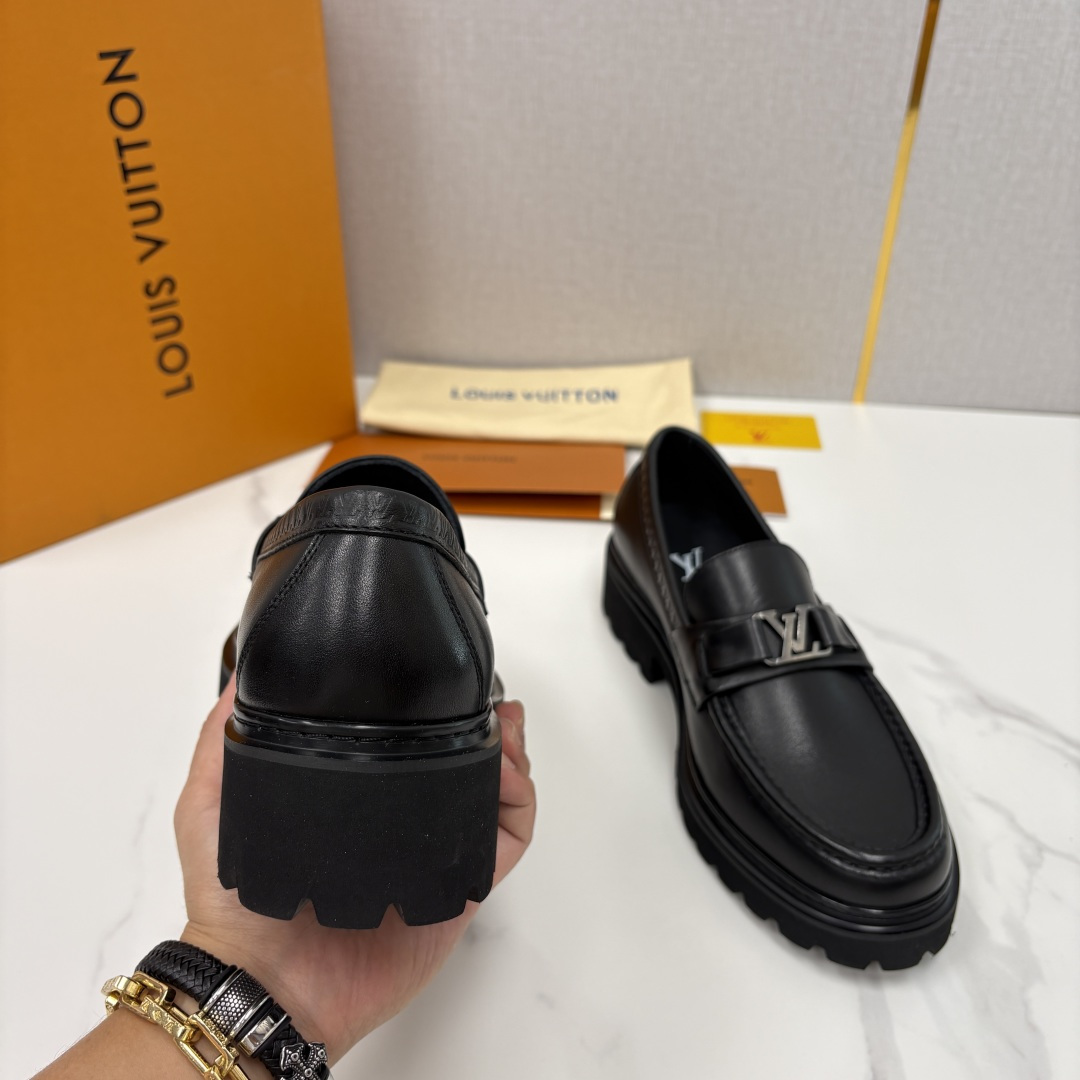 💋💍L家新品  LOUI* 路易*威登   厚底乐福鞋 经典与潮流的双重演绎      以顶级工艺重塑男