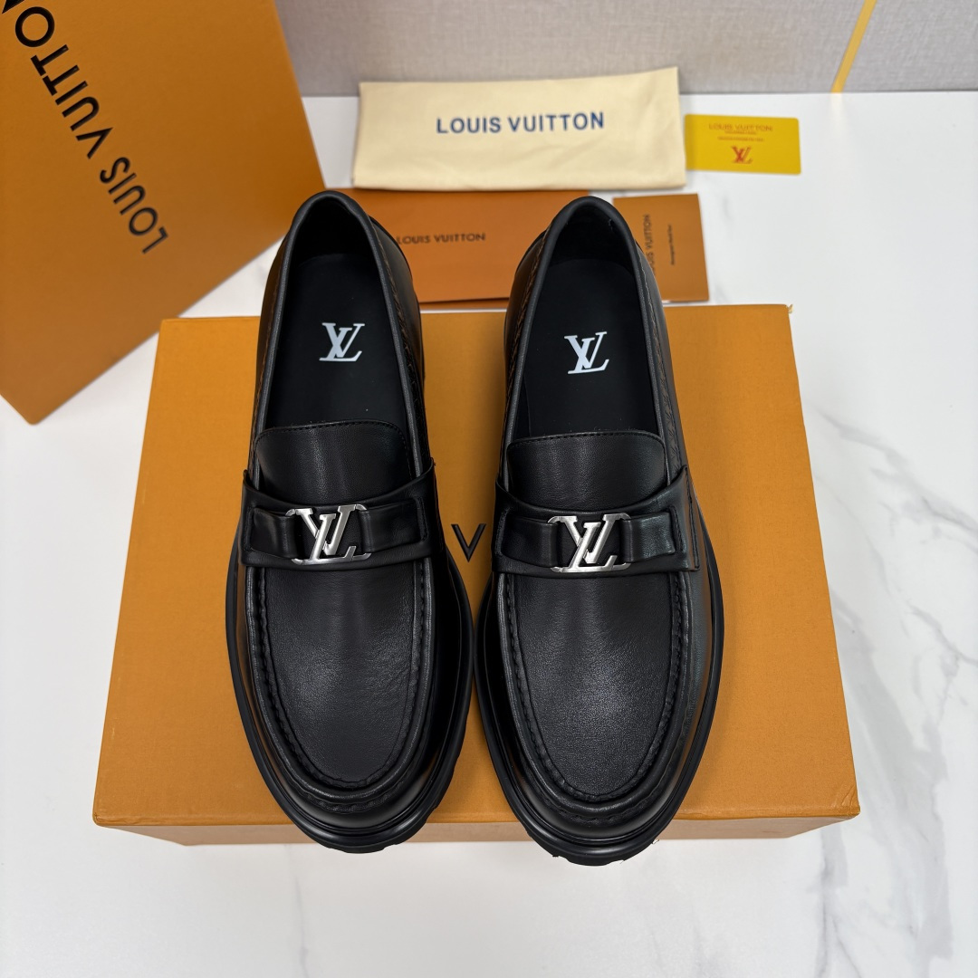 💋💍L家新品  LOUI* 路易*威登   厚底乐福鞋 经典与潮流的双重演绎      以顶级工艺重塑男