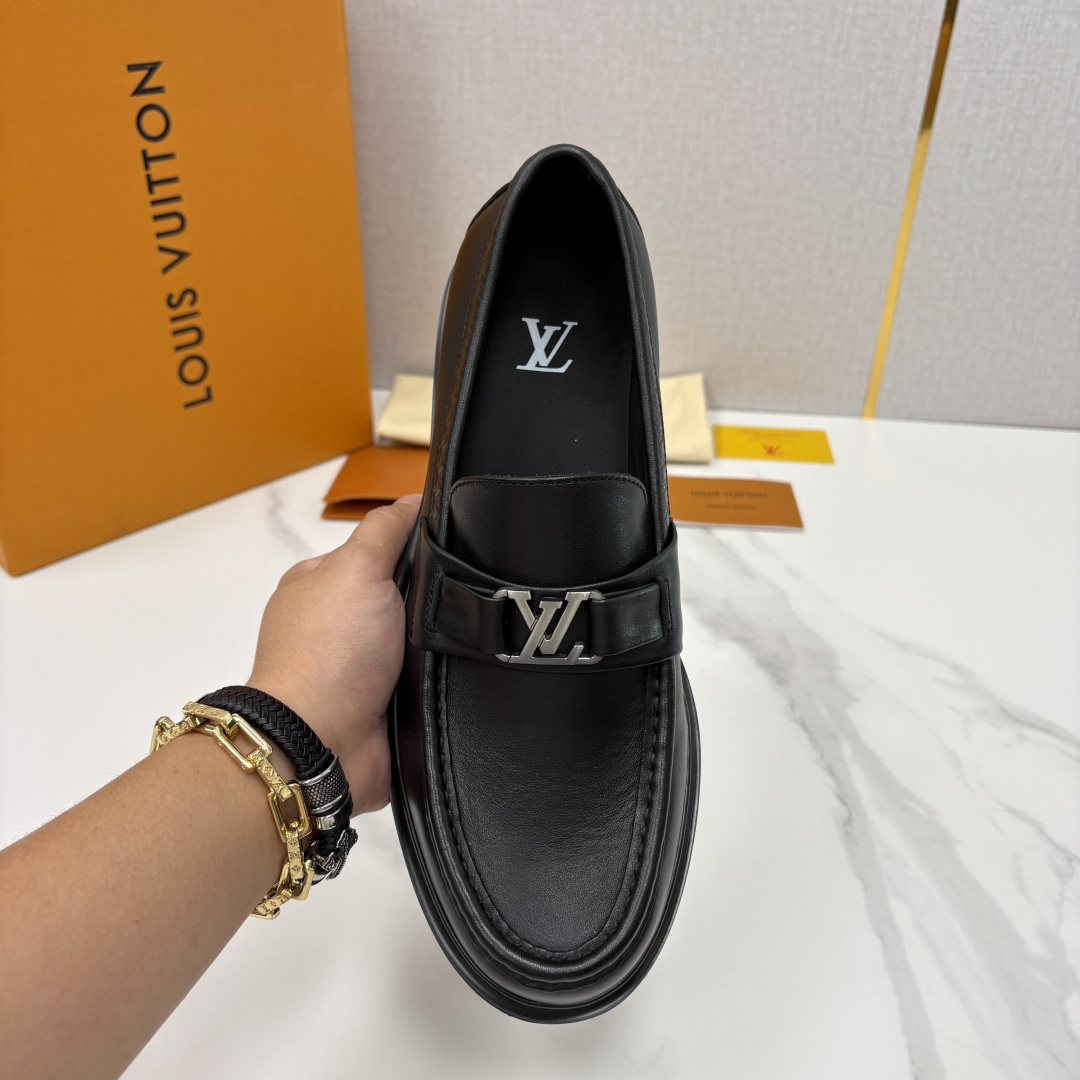 💋💍L家新品  LOUI* 路易*威登   厚底乐福鞋 经典与潮流的双重演绎      以顶级工艺重塑男