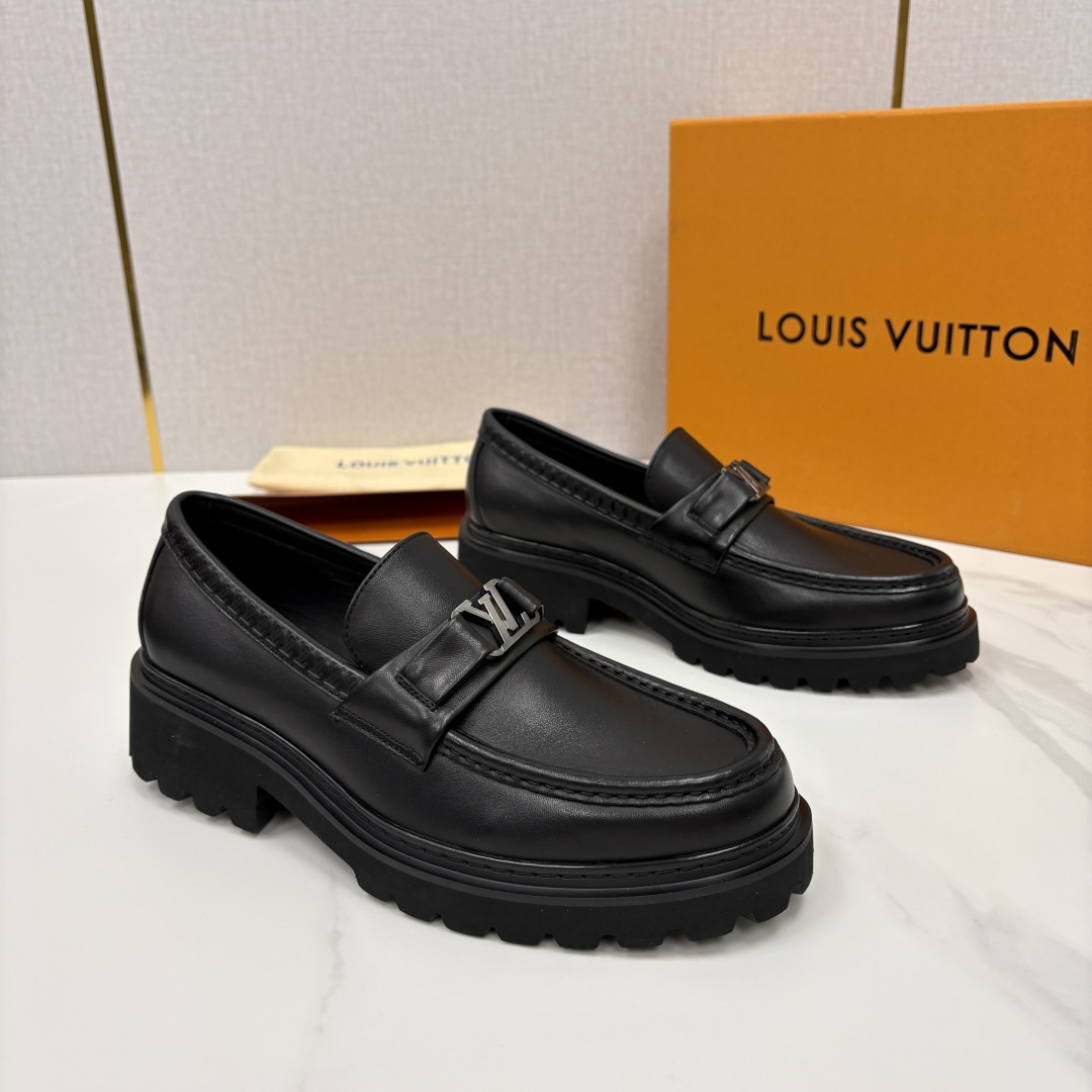 💋💍L家新品  LOUI* 路易*威登   厚底乐福鞋 经典与潮流的双重演绎      以顶级工艺重塑男