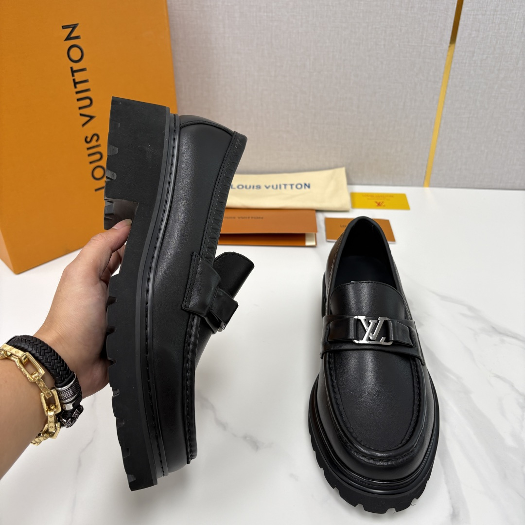 💋💍L家新品  LOUI* 路易*威登   厚底乐福鞋 经典与潮流的双重演绎      以顶级工艺重塑男