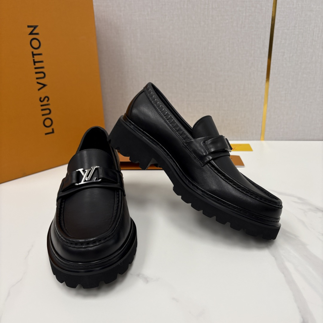 💋💍L家新品  LOUI* 路易*威登   厚底乐福鞋 经典与潮流的双重演绎      以顶级工艺重塑男