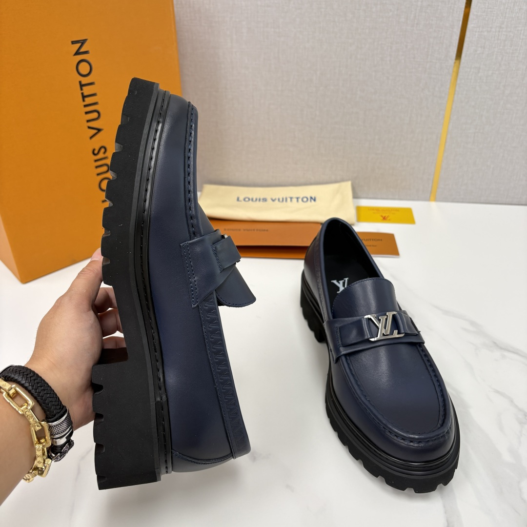 💋💍L家新品  LOUI* 路易*威登   厚底乐福鞋 经典与潮流的双重演绎      以顶级工艺重塑男