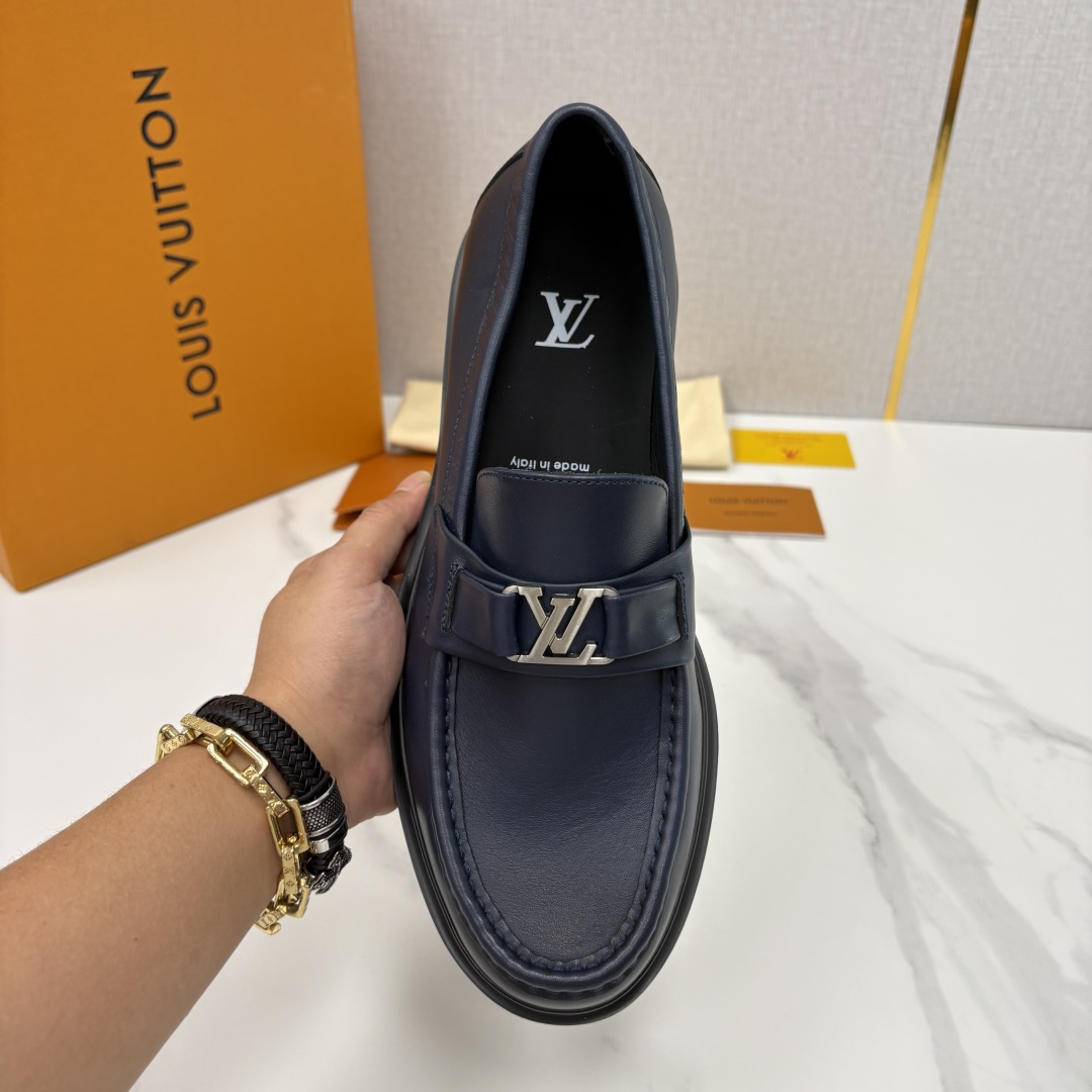 💋💍L家新品  LOUI* 路易*威登   厚底乐福鞋 经典与潮流的双重演绎      以顶级工艺重塑男