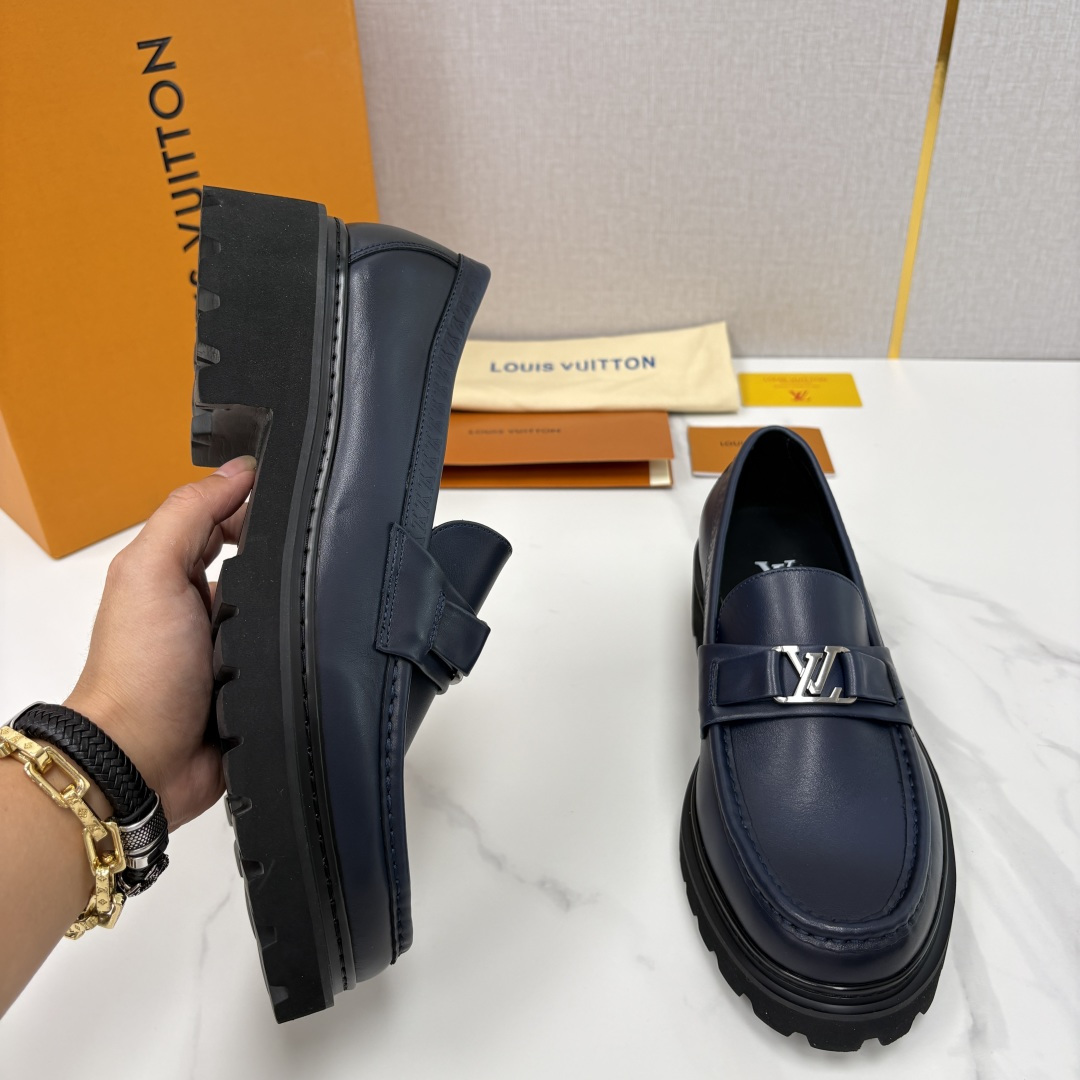💋💍L家新品  LOUI* 路易*威登   厚底乐福鞋 经典与潮流的双重演绎      以顶级工艺重塑男