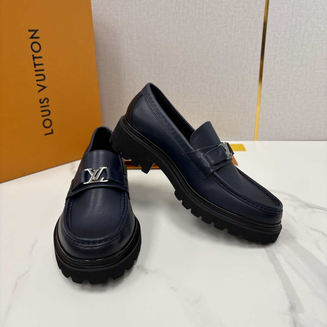 💋💍L家新品  LOUI* 路易*威登   厚底乐福鞋 经典与潮流的双重演绎      以顶级工艺重塑男