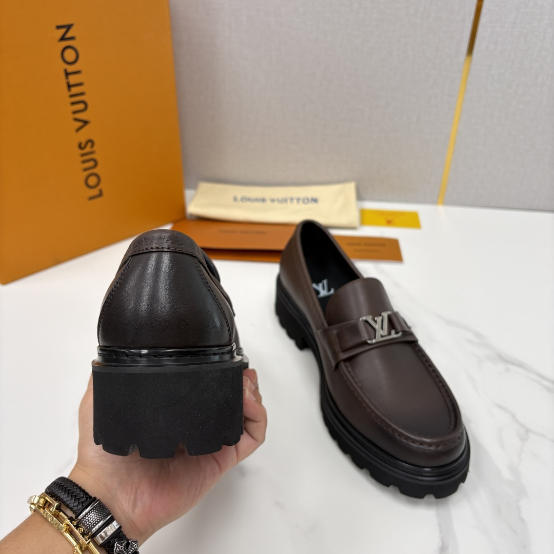 💋💍L家新品  LOUI* 路易*威登   厚底乐福鞋 经典与潮流的双重演绎      以顶级工艺重塑男