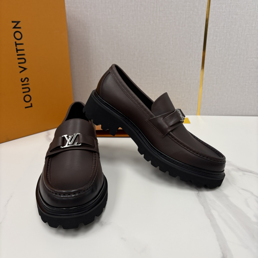 💋💍L家新品  LOUI* 路易*威登   厚底乐福鞋 经典与潮流的双重演绎      以顶级工艺重塑男