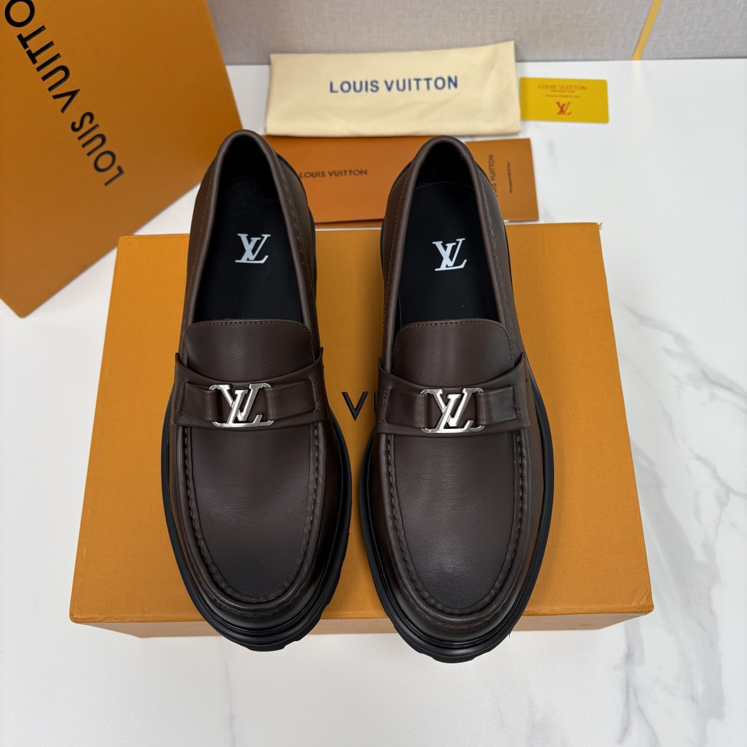 💋💍L家新品  LOUI* 路易*威登   厚底乐福鞋 经典与潮流的双重演绎      以顶级工艺重塑男